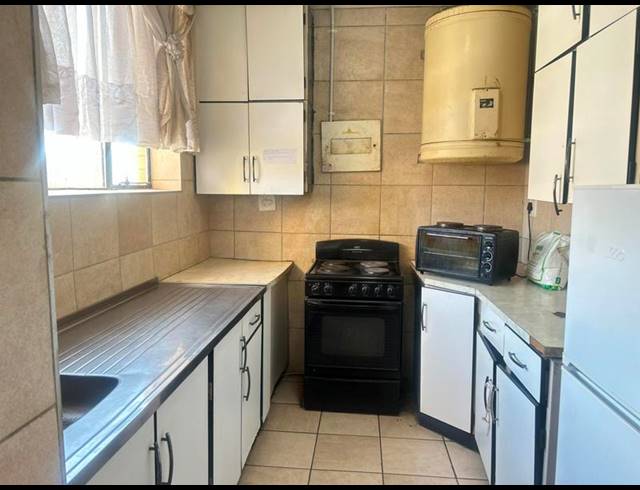 2 BEDROOM APARTMENT FOR SALE IN SUNNYSIDE